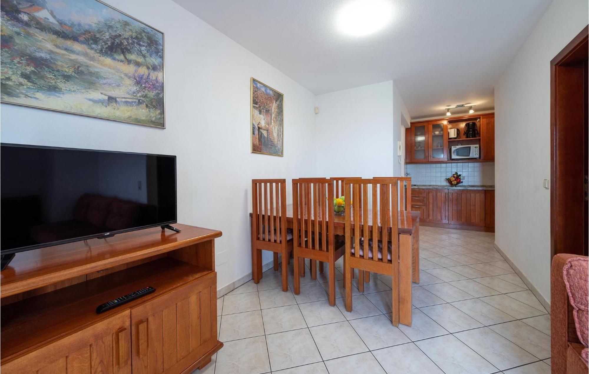 Apartment Cozy Apartment In Pula With Wifi Pula