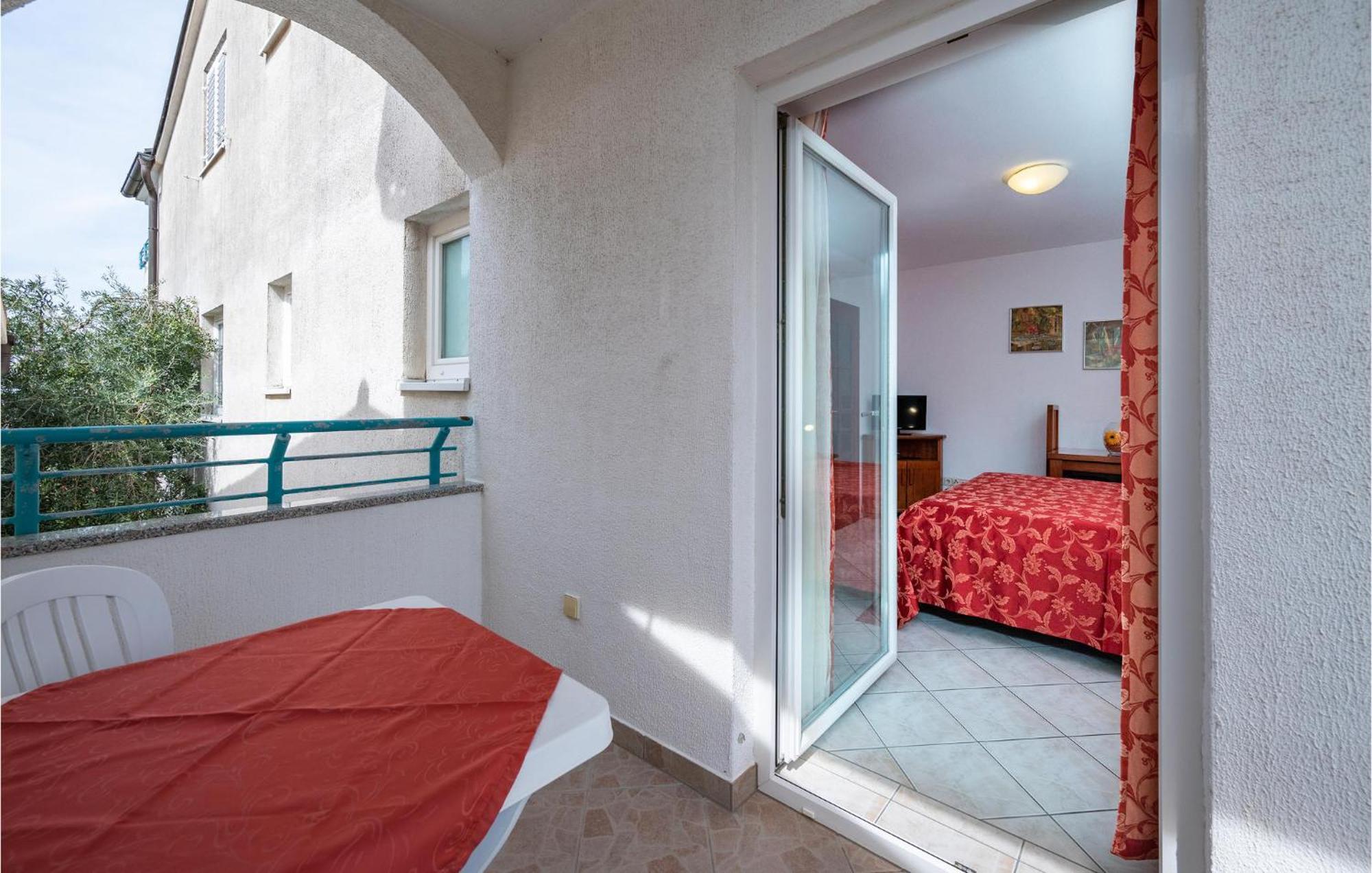 Apartment Cozy Apartment In Pula With Wifi *