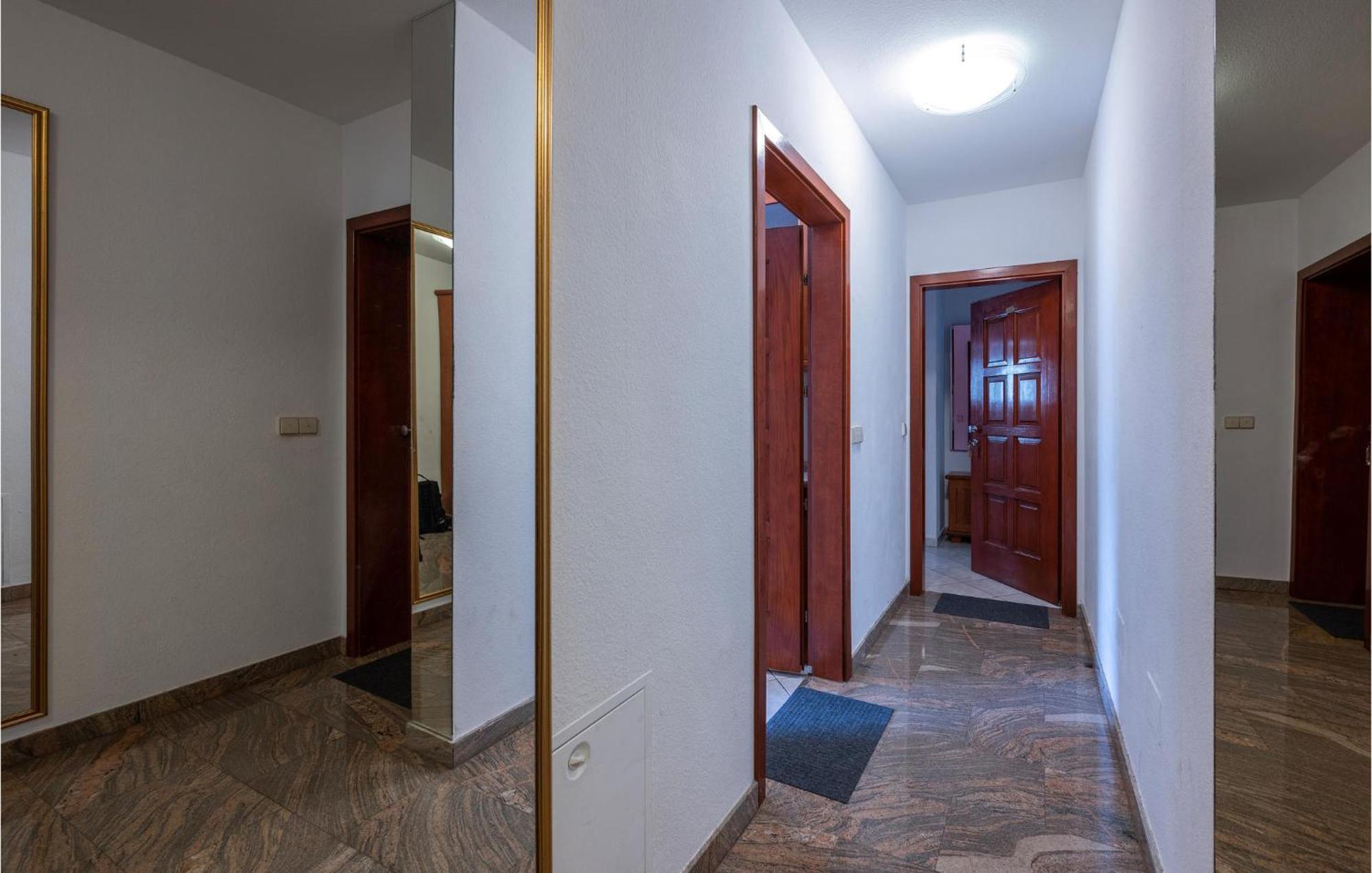 Cozy Apartment In Pula With Wifi Pula